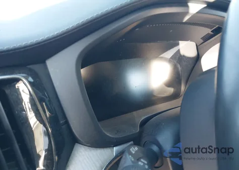 2018 Volvo Xc60 T5 Inscription from USA, damaged, VIN YV4102RL4J1005448